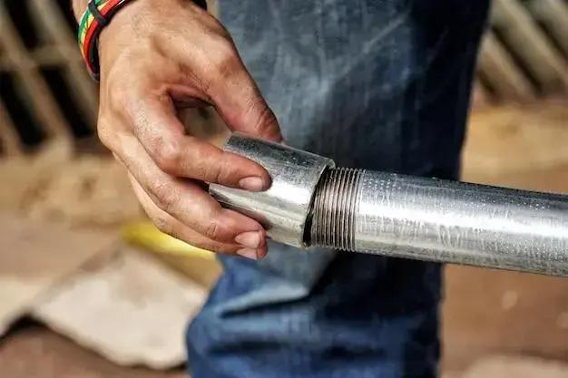 Vantagens do uso de eletrodutos galvanizados em projetos industriels
